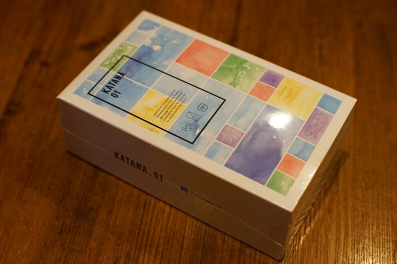 パッケージ写真。カラフルなデザインになっています。