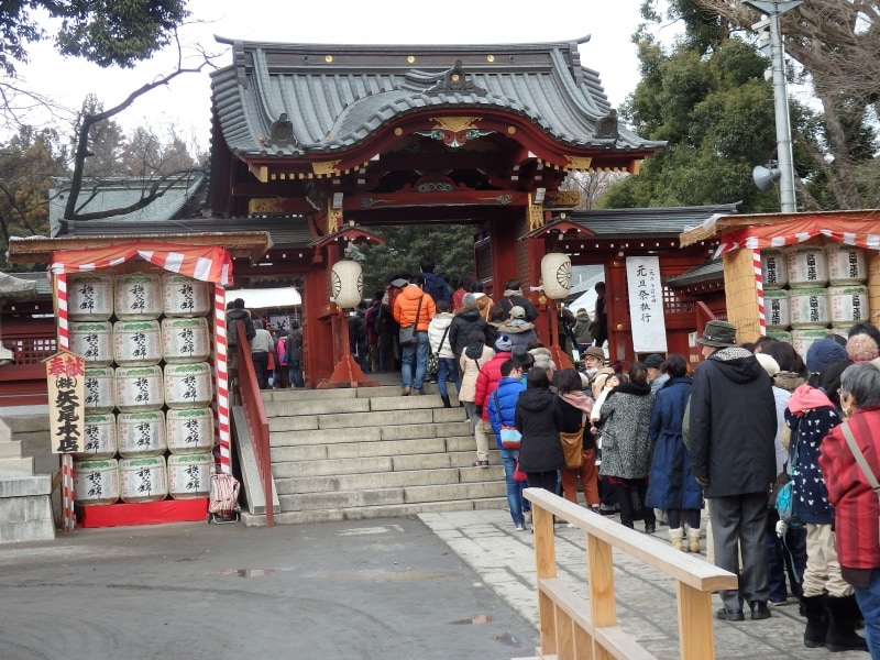 神門を潜れば正面に本殿