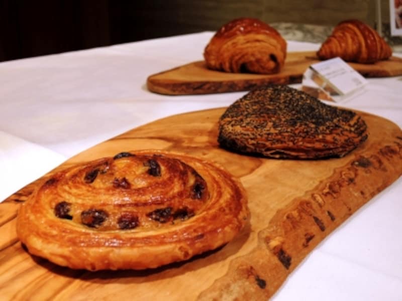 テーブルに並ぶ見本