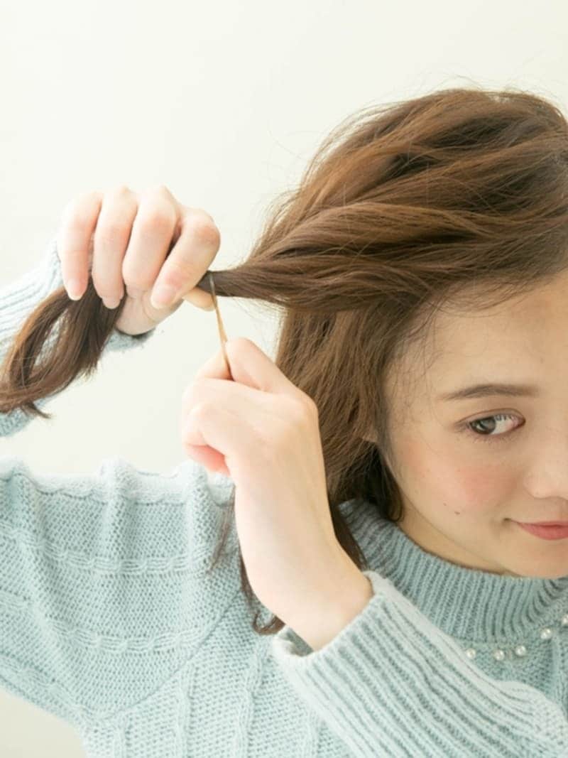 毛束を手グシでざっくりととかす程度のゆるめの質感にしておきます