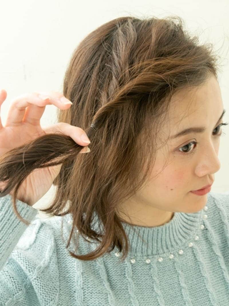 毛束が１回転したことでツイストされた毛束が出来上がります