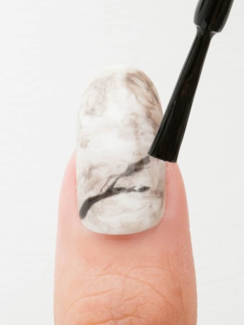 この黒のラインでぐっと大理石らしく