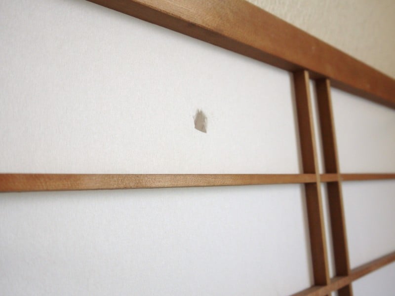 障子は穴1つが気になったりします