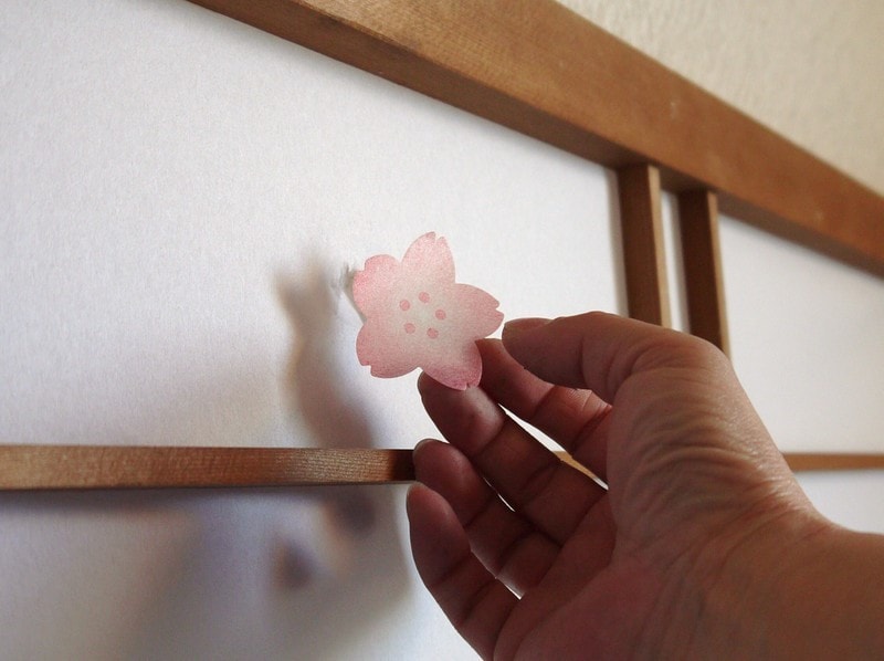 障子の部分補修：大きさに合わせたシールを選びましょう