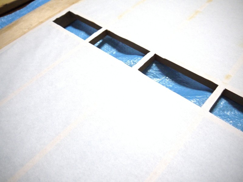 障子の部分補修：内側に障子紙が残らないようにします