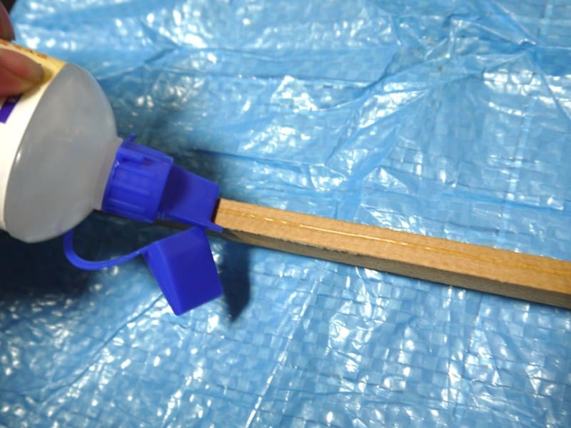 障子の張替え：容器入りの方が手軽に使えます