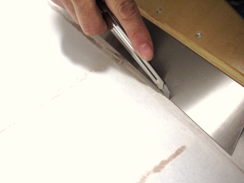 障子の張替え：障子紙用の専用定規もあります