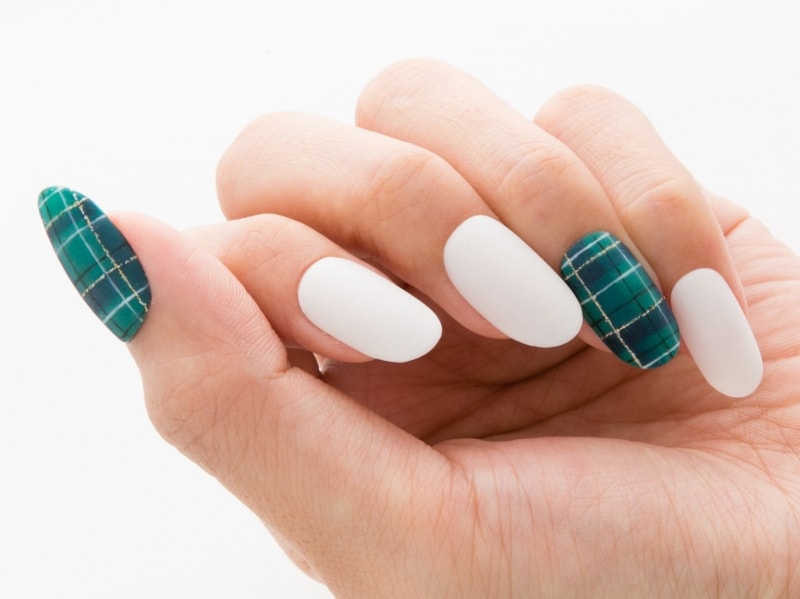 チェック柄にゴールドを足すことで立体感アップ