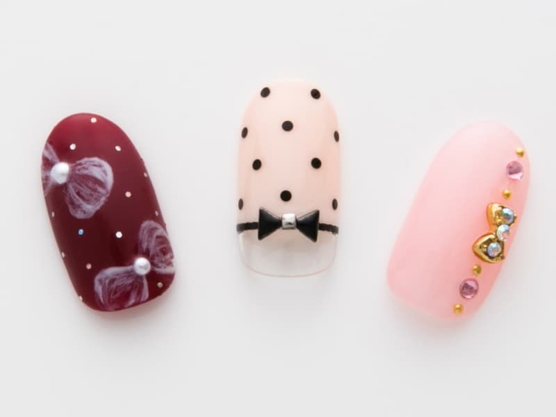 手描きや三角スタッズなどバリエーション豊富！