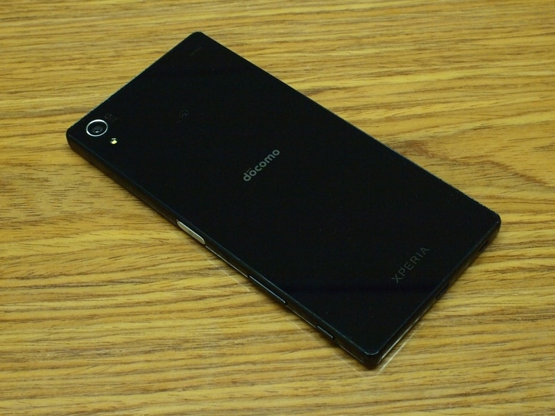 背面。バッテリーは交換できないタイプ。