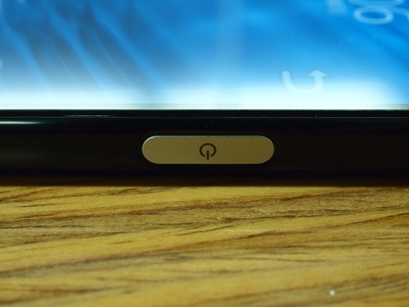 電源ボタンに指紋認証機能が搭載されました。