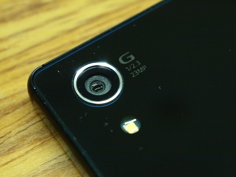 内蔵メインカメラは2300万画素。