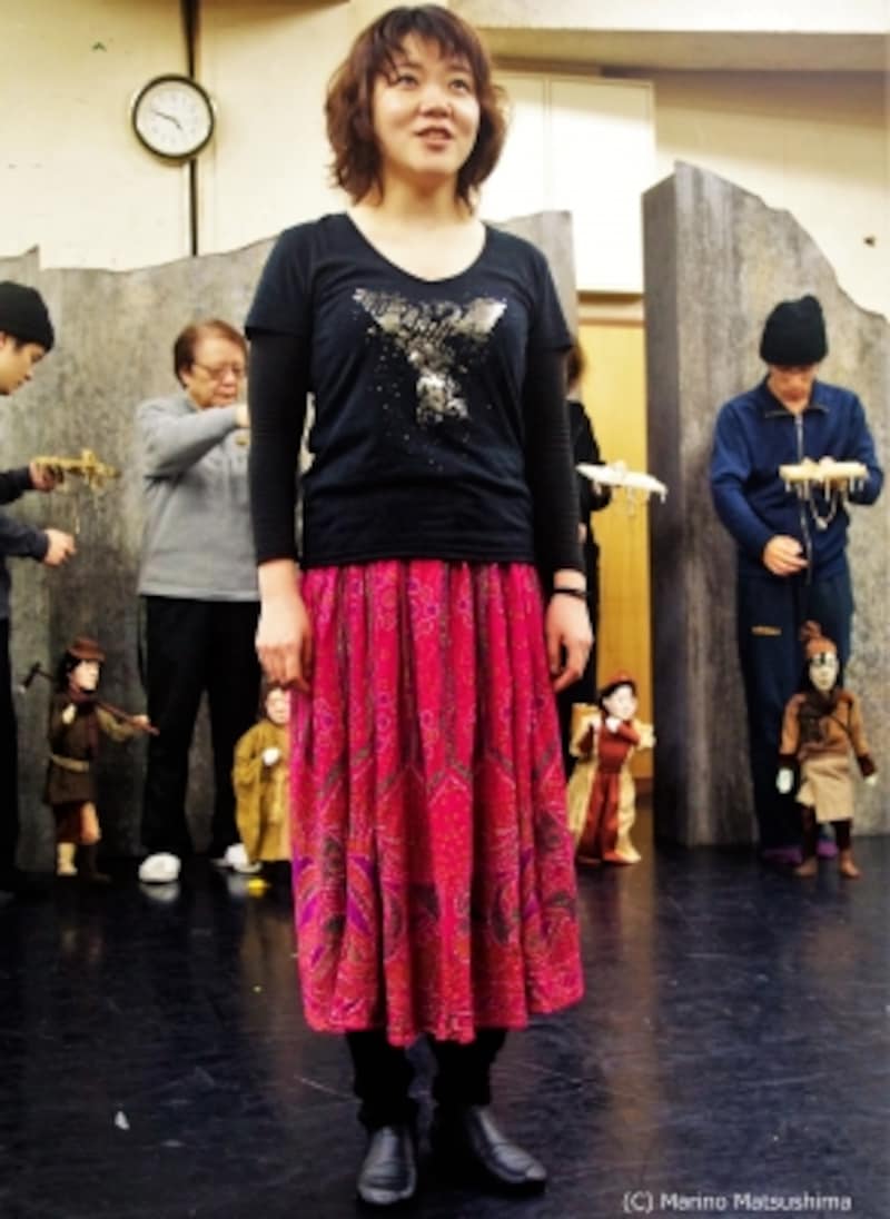 鬼の世界と人間の世界を繋ぐ存在である「少女」役を、客演の王子菜摘子さん（『レ・ミゼラブル』）が演じ、凛とした歌声を聞かせる。