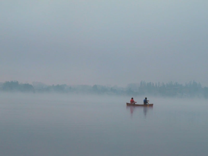 早朝の湖上カヌー