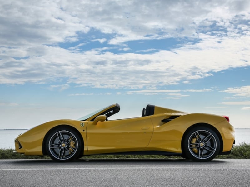 フェラーリ488スパイダー