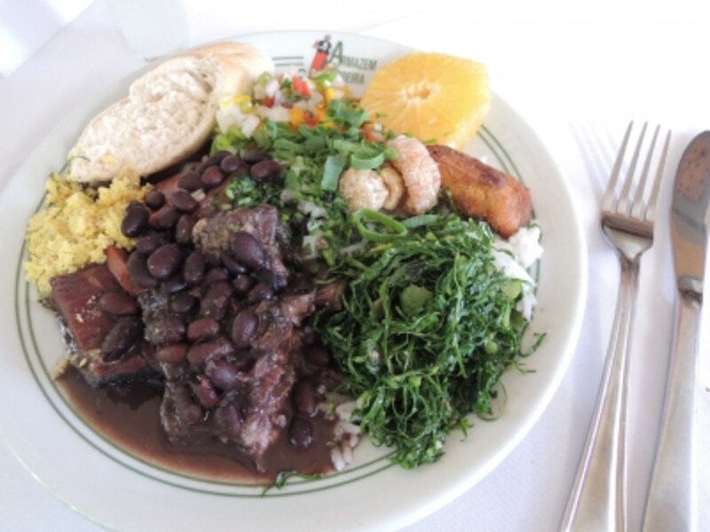 これぞ付け合わせも完璧な「フェイジョアーダ・コンプレット」