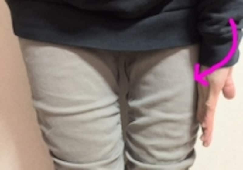 肩の付け根が前方へ巻くように動いていきます