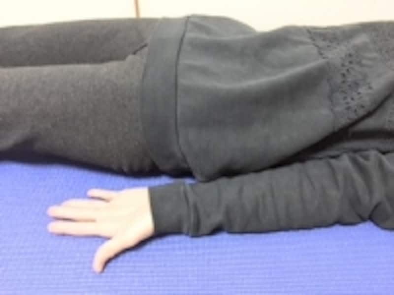なるべく全身脱力をした状態で横になりましょう