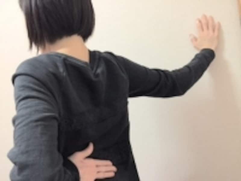 歩幅が広いほど、強めに筋肉が伸ばされますので、心地良い程度に調整しましょう