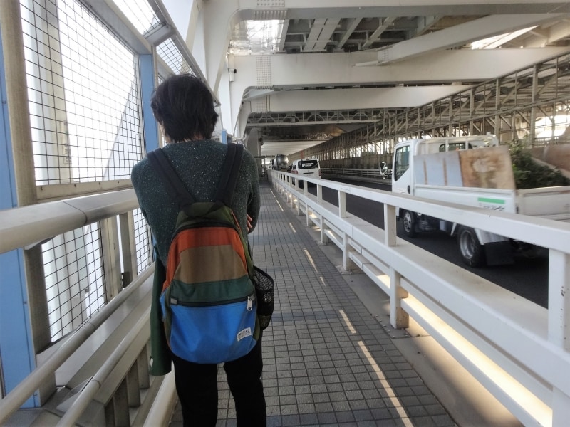 すれ違うのがやっとというかんじの幅