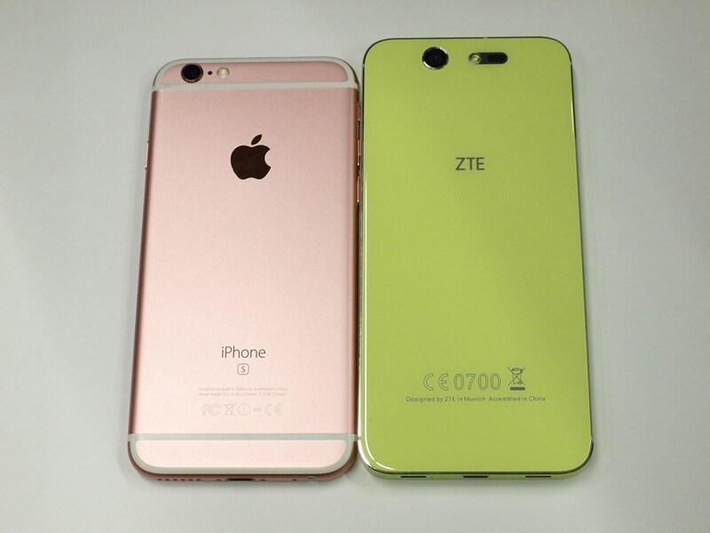 iPhone 6s（左）との比較（背面）