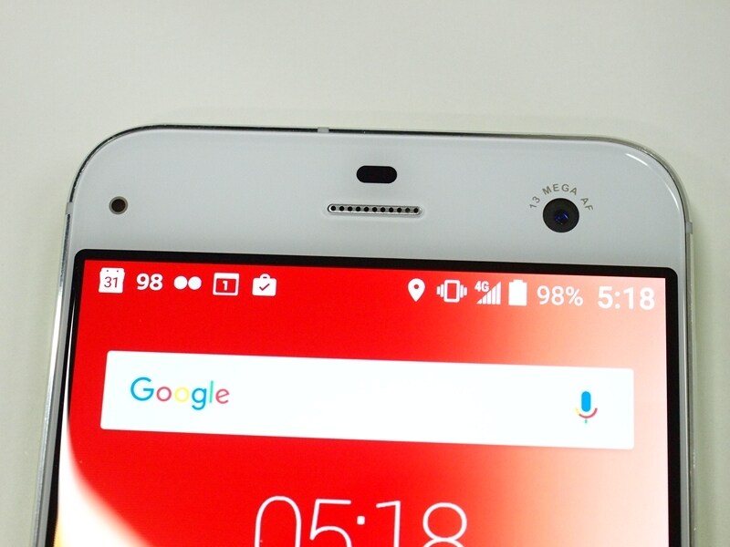 フロントカメラに1300万画素