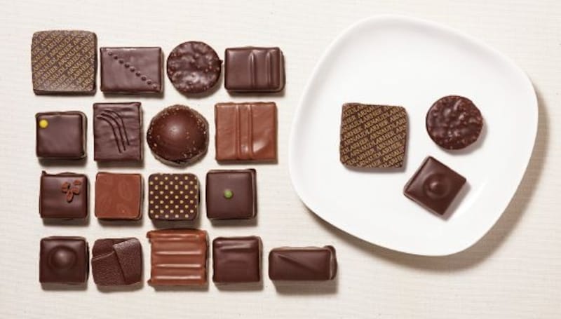 テイスティングセット（ショコラ３個）1,512円 コーヒー（ホット・アイス）各378円undefinedカプチーノ 486円