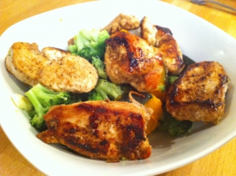 天然のハーブでジューシーに焼いた鶏胸肉の本格ディナーもたったの10分で！