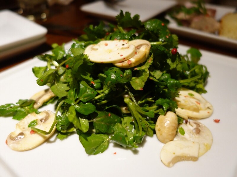 「パクチー、クレソン、マッシュルームのサラダ」undefined￥1,100
