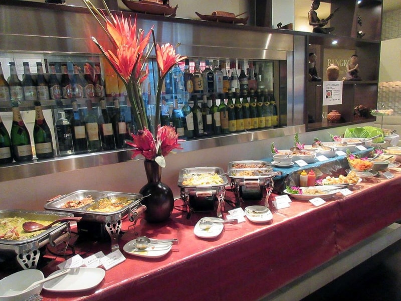 バンコクキッチン 新宿店 料理のブッフェ台