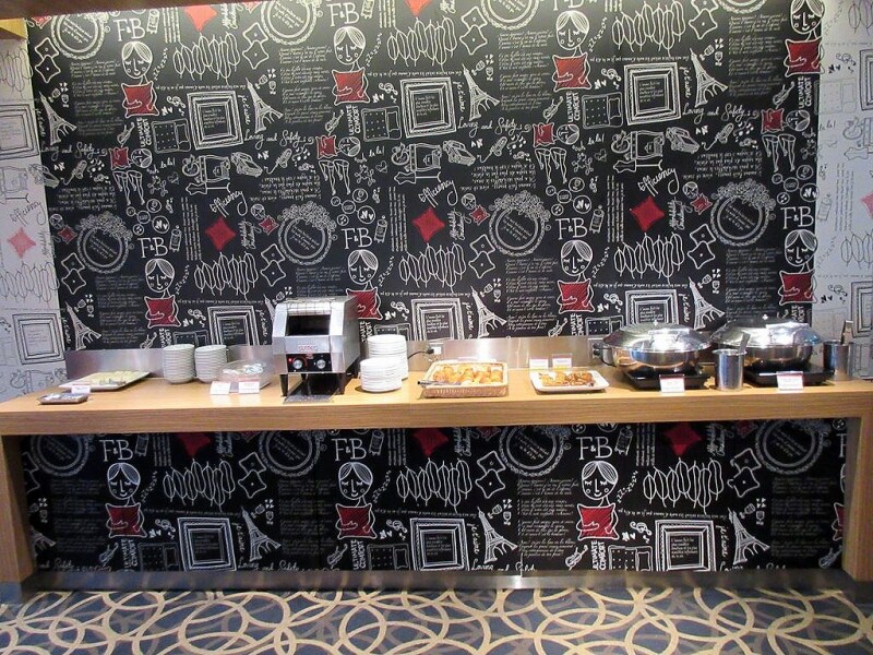 カフェ&nbsp;ランデヴー&nbsp;パンのブッフェ台