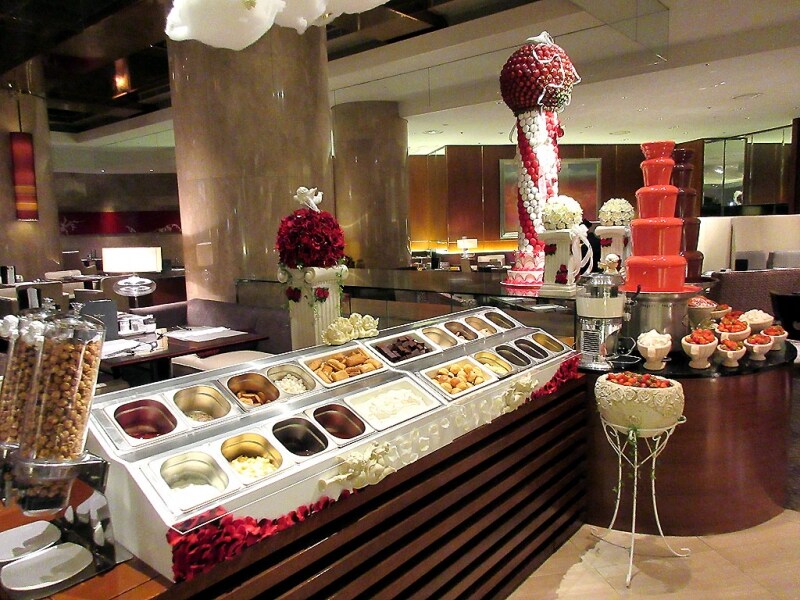 チョコレートファウンテンのブッフェ台