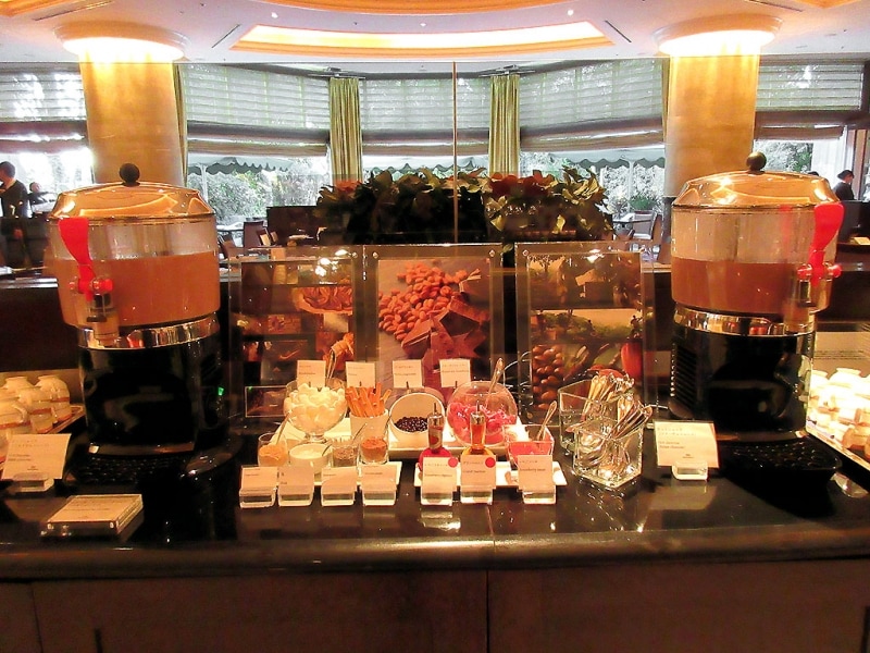 ホットショコラのブッフェ台