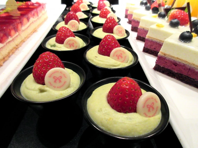 アボカドクリーム いちご添え