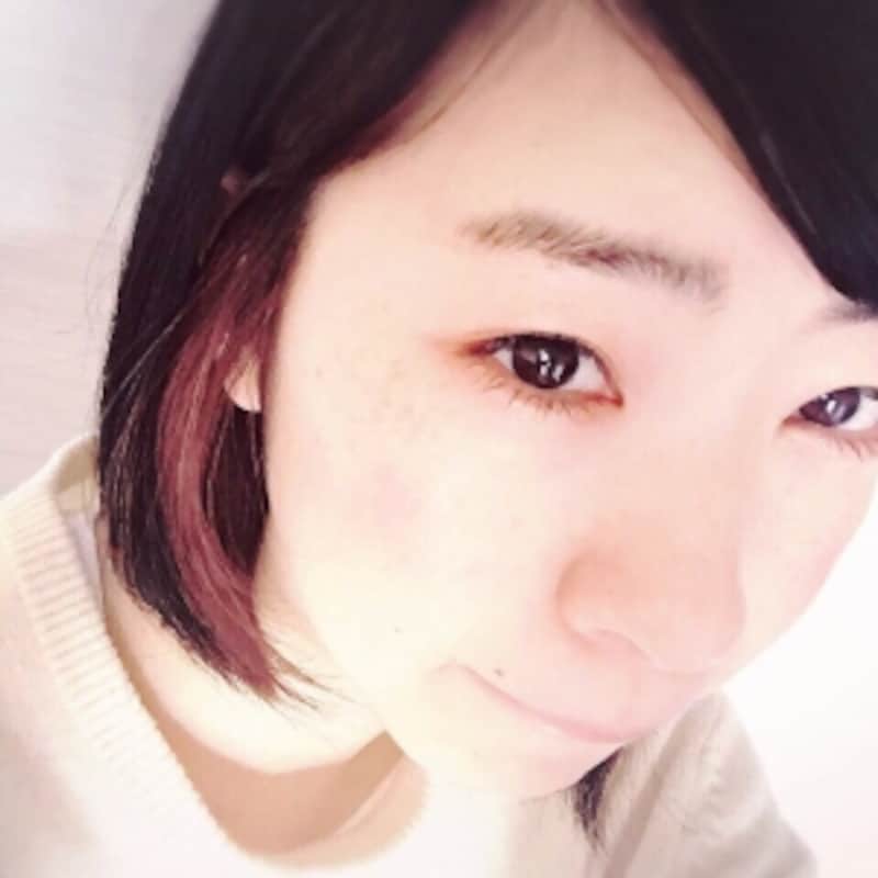 自撮りの基本アングルは斜め上から