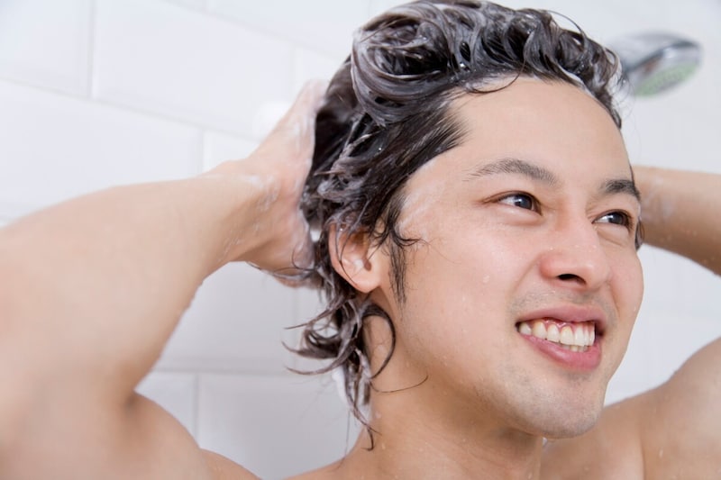 シャンプーは指の腹を使って、頭皮を揉みほぐすように!