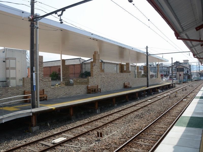 ホームから見た上州富岡駅駅舎