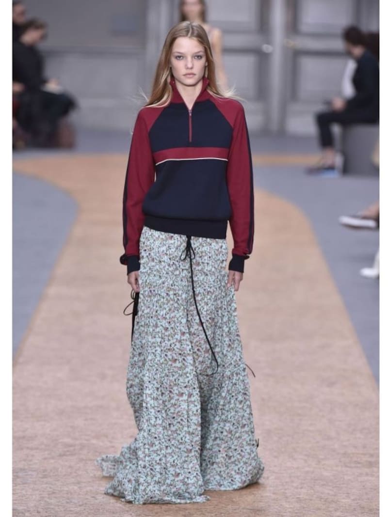 ジャージー×スカートの意外感あるコーデundefinedクロエ 2016春夏パリコレクション