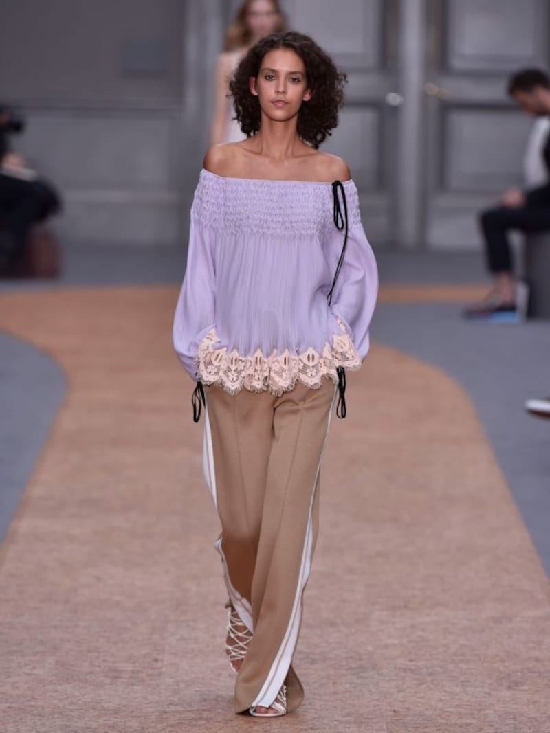 フェミニン×ストリートのこなれミックスundefinedクロエ 2016春夏パリコレクション