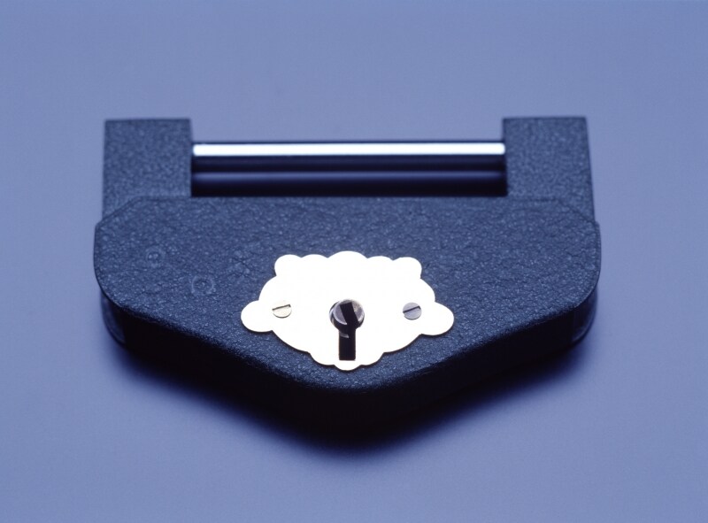 錠前は鍵をかけることしかできない。