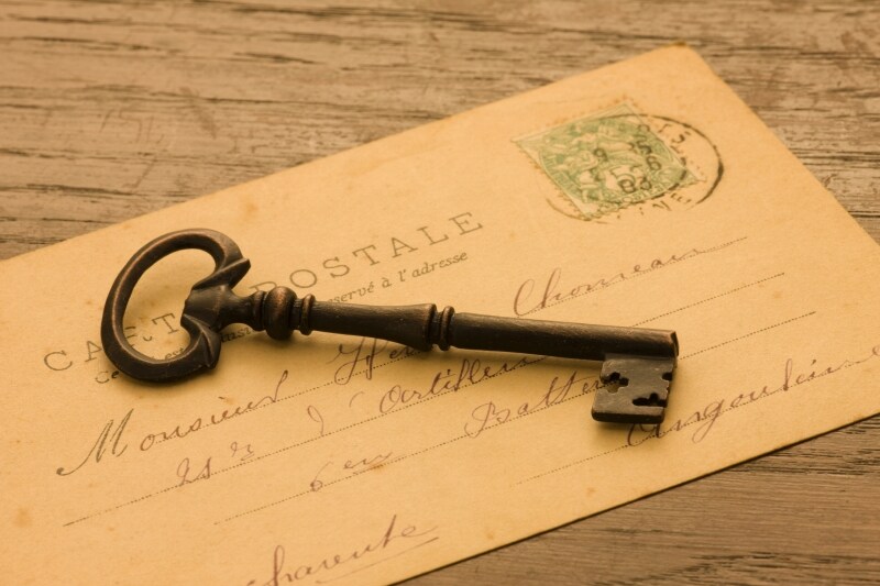 鍵で錠前を開ける。