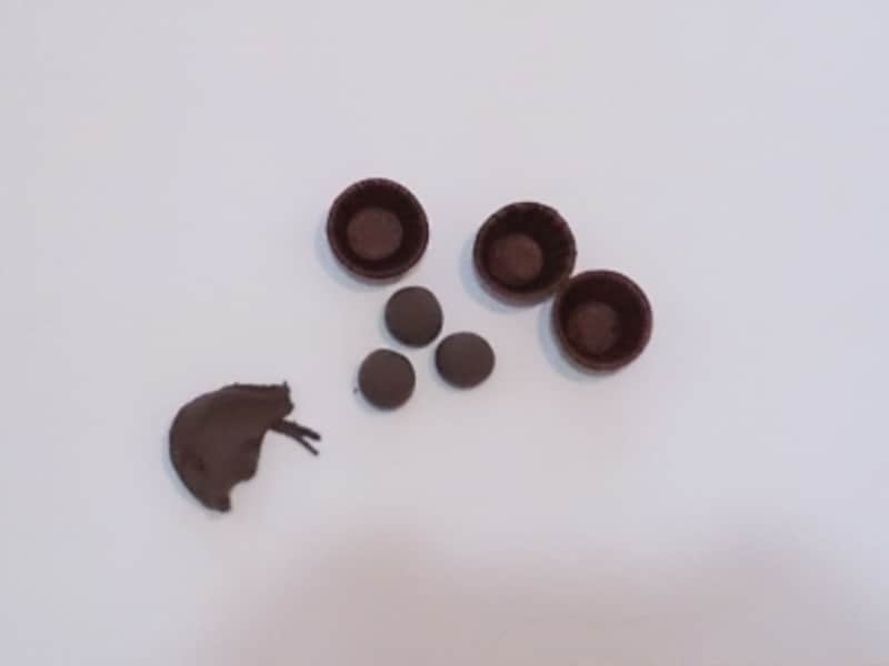 チョコレート用粘土でおだんご三つ