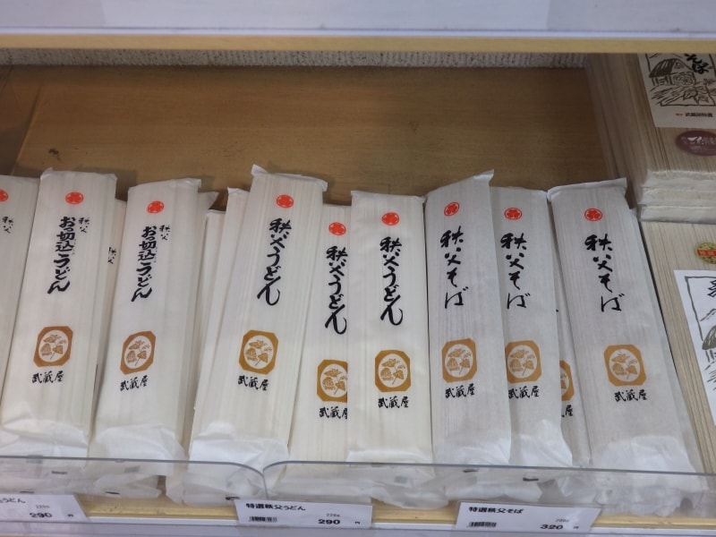 乾麺の「秩父そば」、「秩父うどん」、「おっ切込うどん」