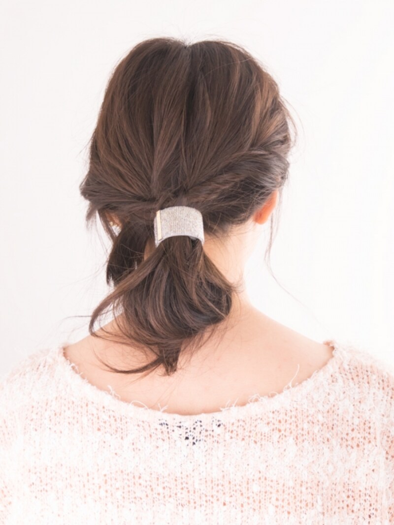 ルーズなひとつ結びに!無造作ヘアアレンジのやり方