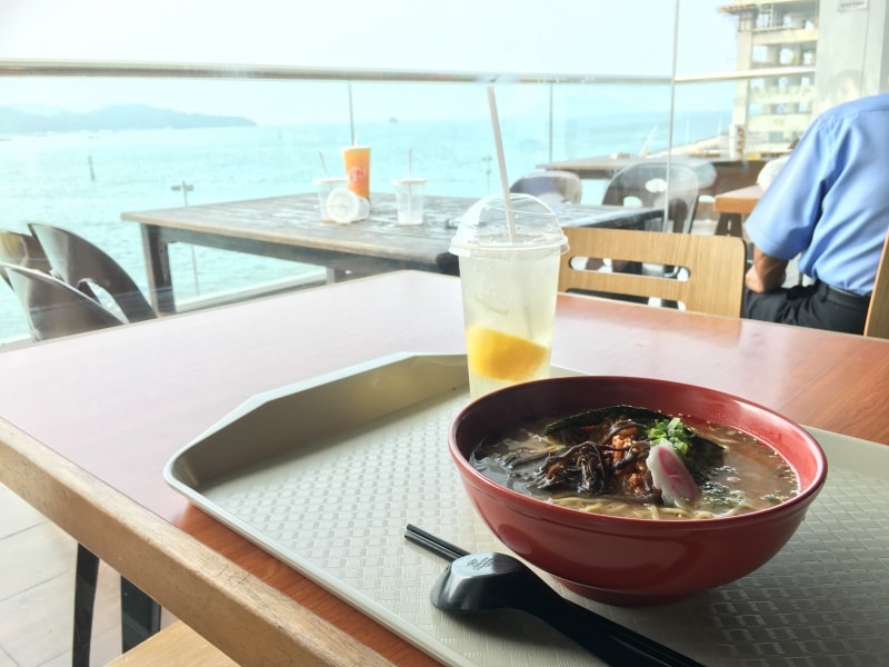 スリアサバフードコート