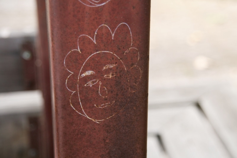 赤茶色のサビは鉄のサビ