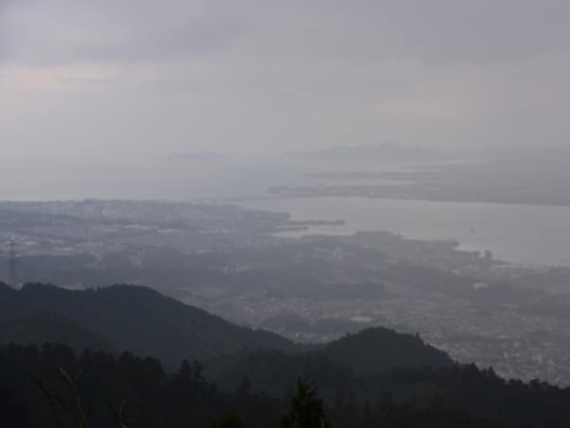 ケーブル延暦寺駅前からは、琵琶湖の雄大な景色を一望できる