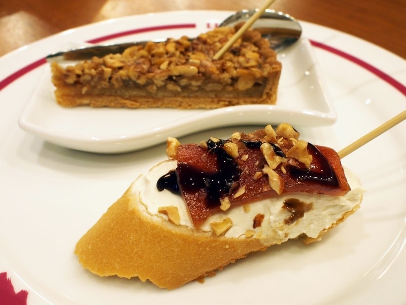 メンブリージョのピンチョス、ナッツのタルト。