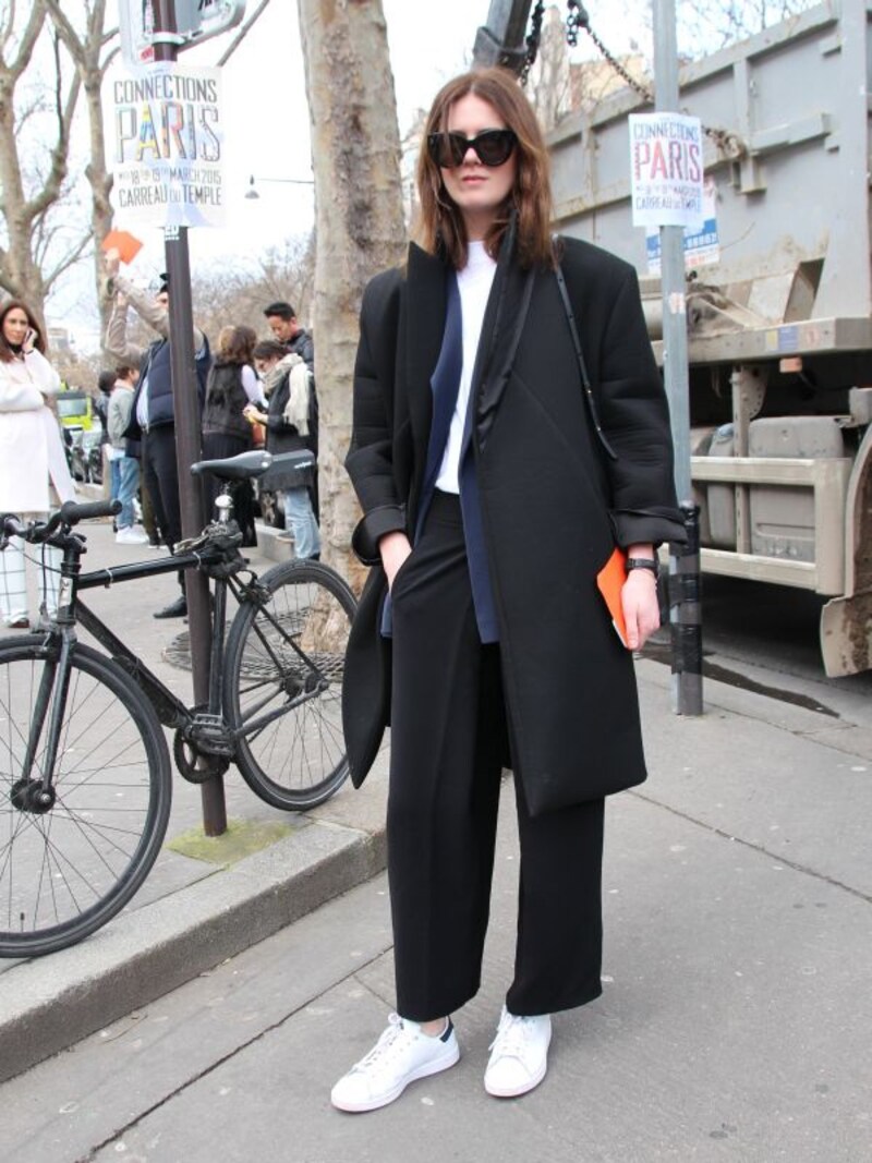 インナーとスニーカーの白コンビネーションundefined(c)Rie Miyata