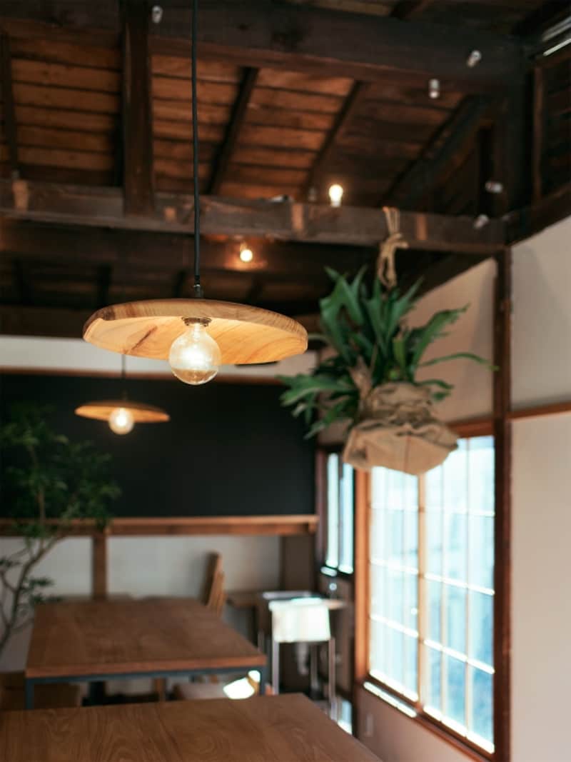 2階。家具や照明はオーダーメイド